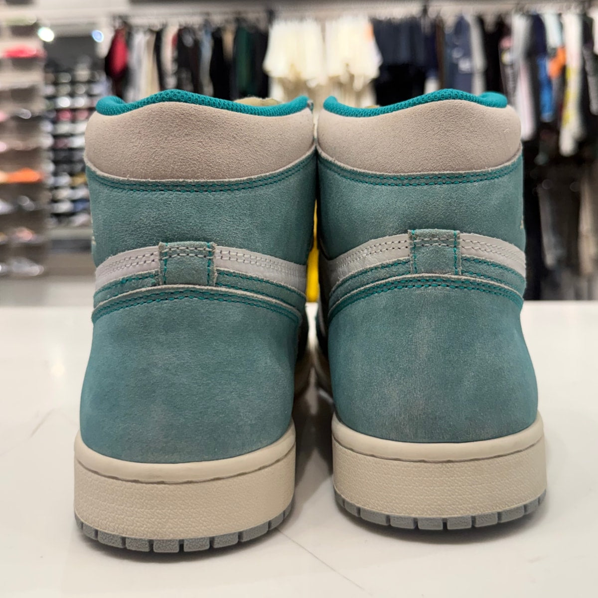 Jordan 1 Retro High Turbo Green Size 11 (Lightly Worn Pre-Owned)