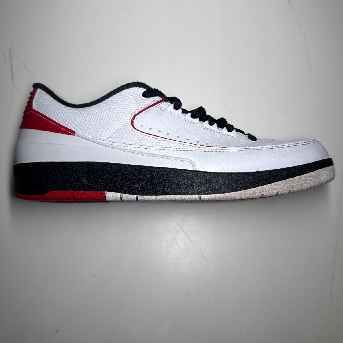 Jordan 2 Retro Low Chicago (2016) Size 11 (Lightly Worn Pre-Owned)