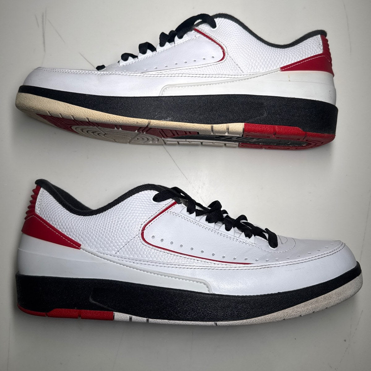Jordan 2 Retro Low Chicago (2016) Size 11 (Lightly Worn Pre-Owned)