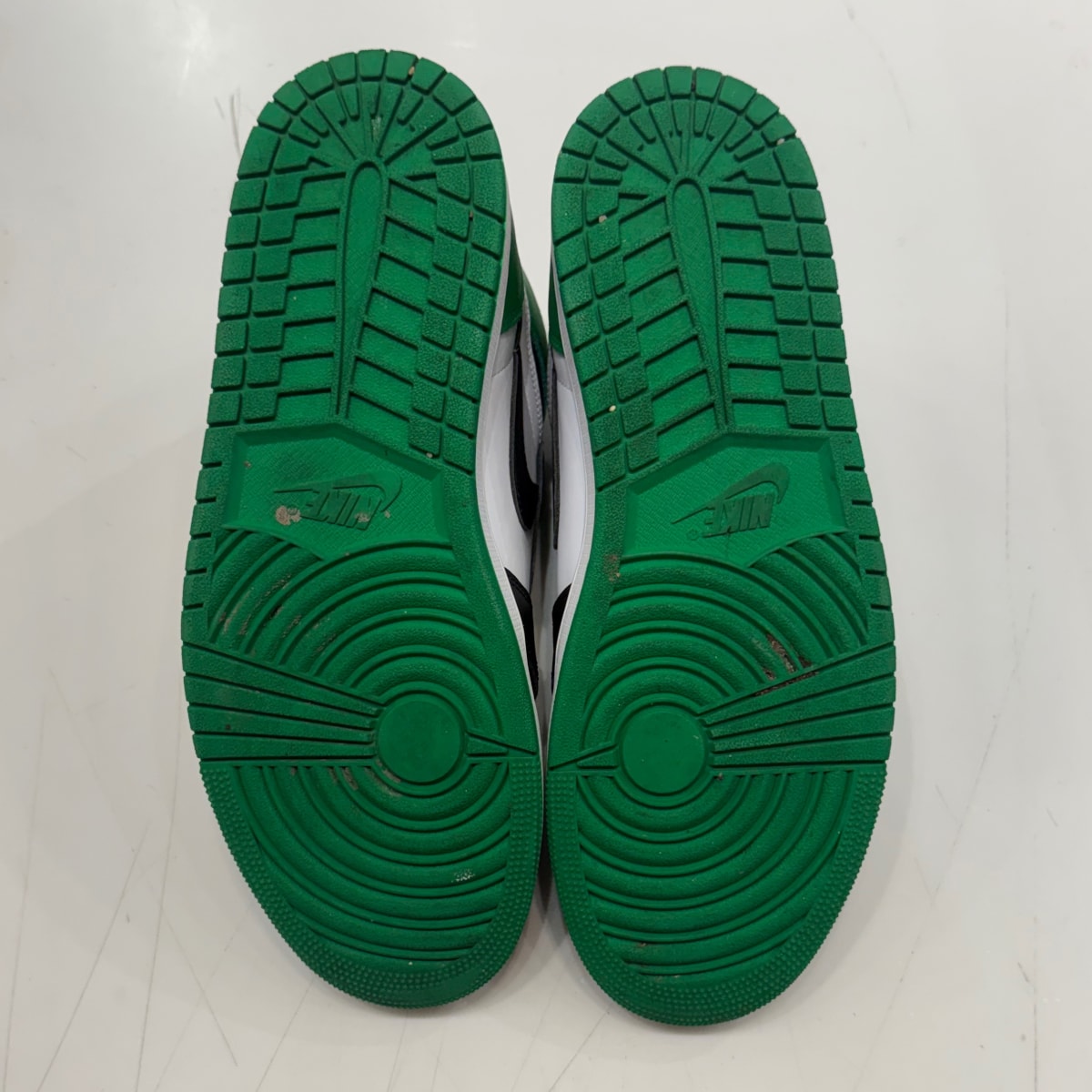 Jordan 1 Retro High OG Lucky Green Size 11.5 (Lightly Worn Pre-Owned)