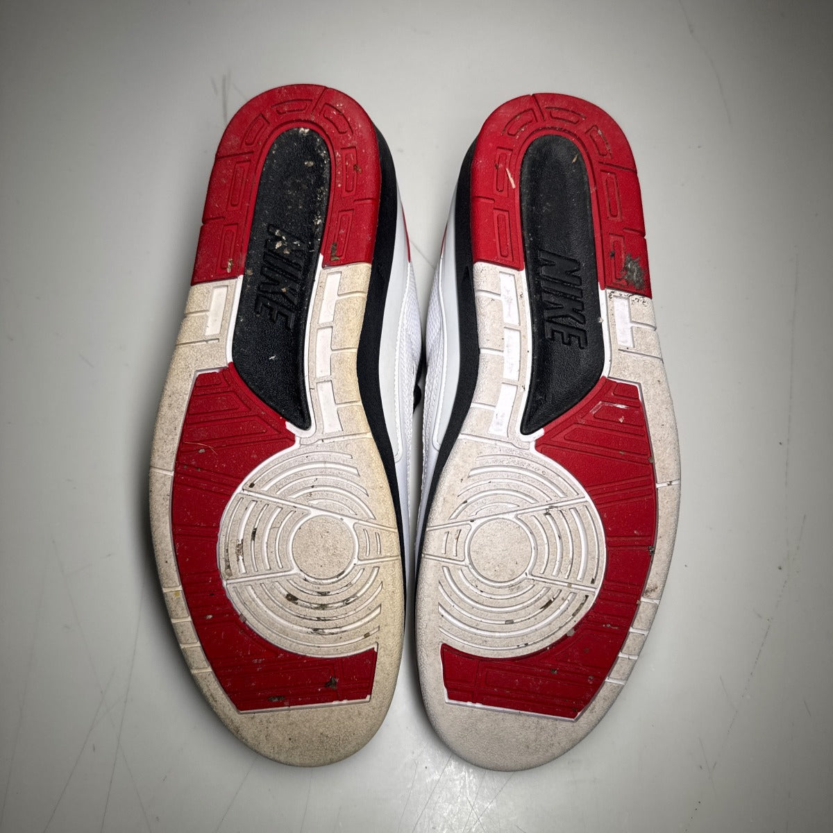Jordan 2 Retro Low Chicago (2016) Size 11 (Lightly Worn Pre-Owned)