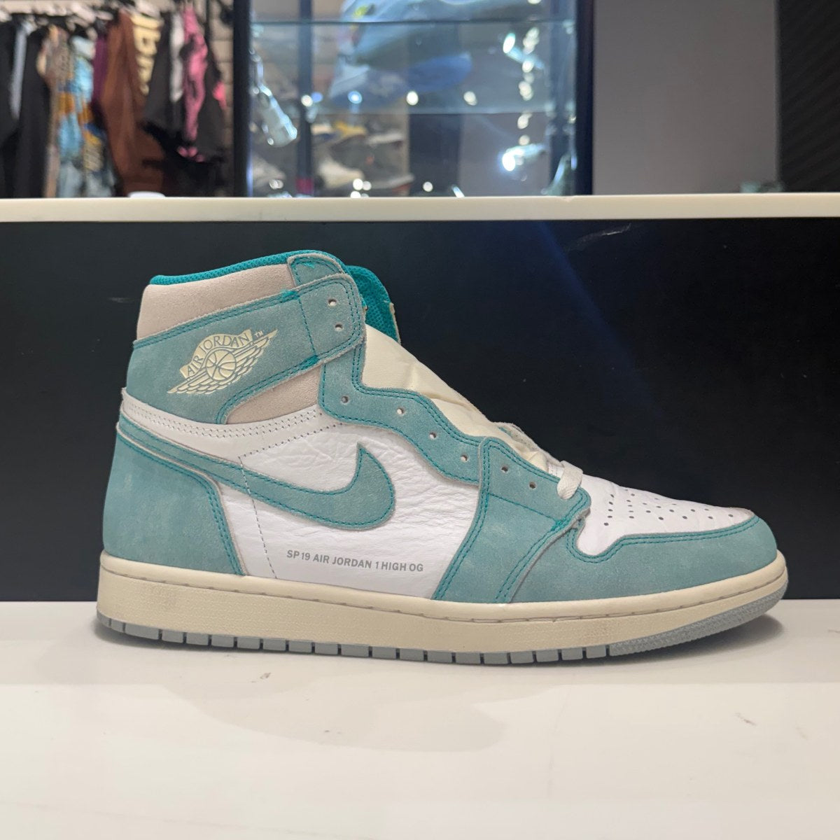Jordan 1 Retro High Turbo Green Size 11 (Lightly Worn Pre-Owned)
