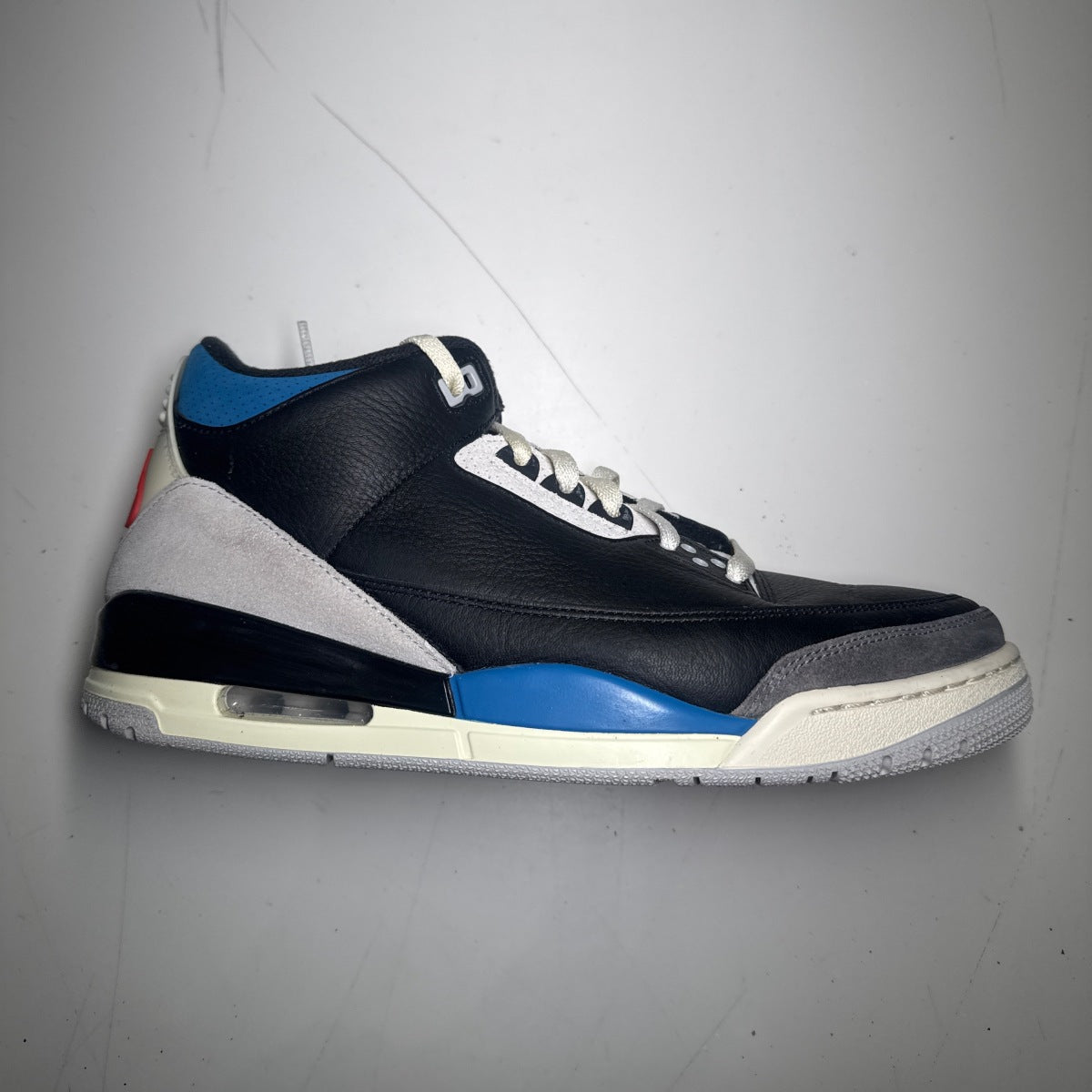 Jordan 3 Retro OG Rare Air Size 11 (Lightly Worn Pre-Owned)