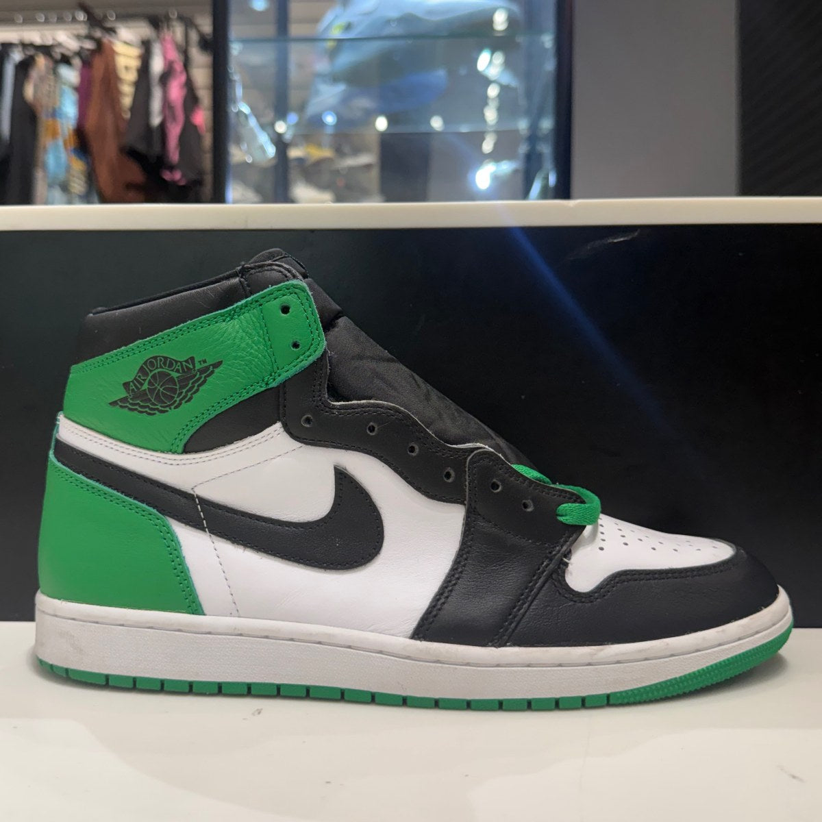 Jordan 1 Retro High OG Lucky Green Size 11.5 (Lightly Worn Pre-Owned)